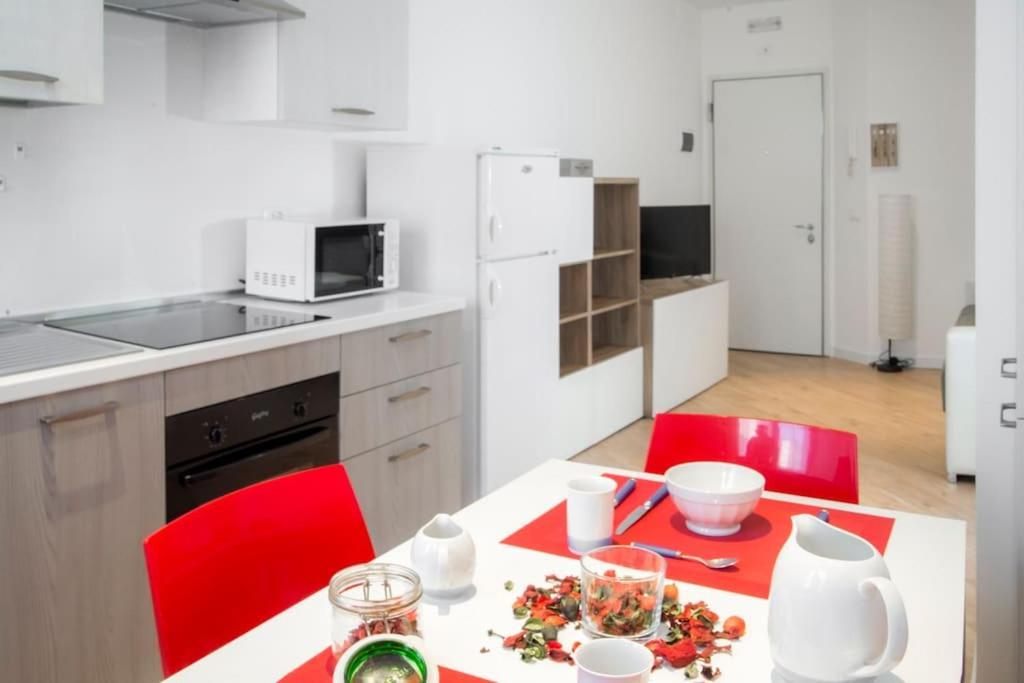 B&B Gocciadoro 26 Nuovo, Climatizzato, Zona Ospedale, Posto Auto Τρέντο Εξωτερικό φωτογραφία