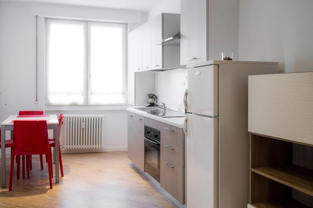 B&B Gocciadoro 26 Nuovo, Climatizzato, Zona Ospedale, Posto Auto Τρέντο Εξωτερικό φωτογραφία