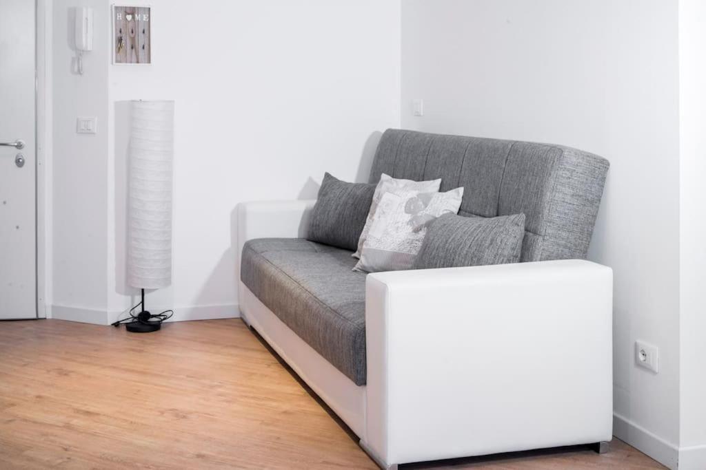 B&B Gocciadoro 26 Nuovo, Climatizzato, Zona Ospedale, Posto Auto Τρέντο Εξωτερικό φωτογραφία